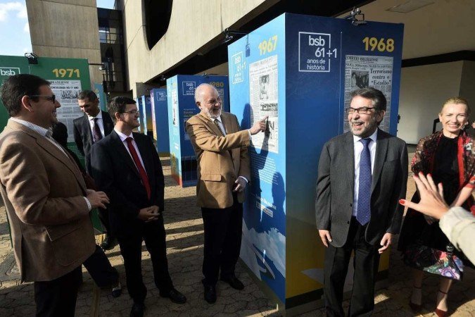 Num ambiente festivo, os representantes do corpo diplomático curtiram cada página