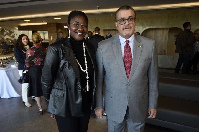 Julie e Jacques Michel Moudoute-Bell, embaixatriz e embaixador do Gabão