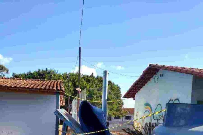 Caixa d'água caiu em cima de uma funcionária de escola em Cristalina -  (crédito: Arquivo Pessoal)