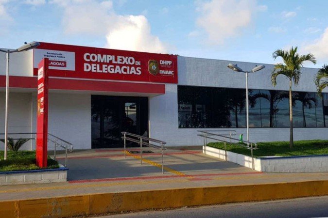 O menino foi levado para o Hospital Geral do Estado (HGE), com ferimentos no rosto e escoriações pelo corpo, e estado de saúde é estável - (crédito: Reprodução/Polícia Civil de Alagoas) O menino foi levado para o Hospital Geral do Estado (HGE), com ferimentos no rosto e escoriações pelo corpo, e estado de saúde é estável - (crédito: Reprodução/Polícia Civil de Alagoas)