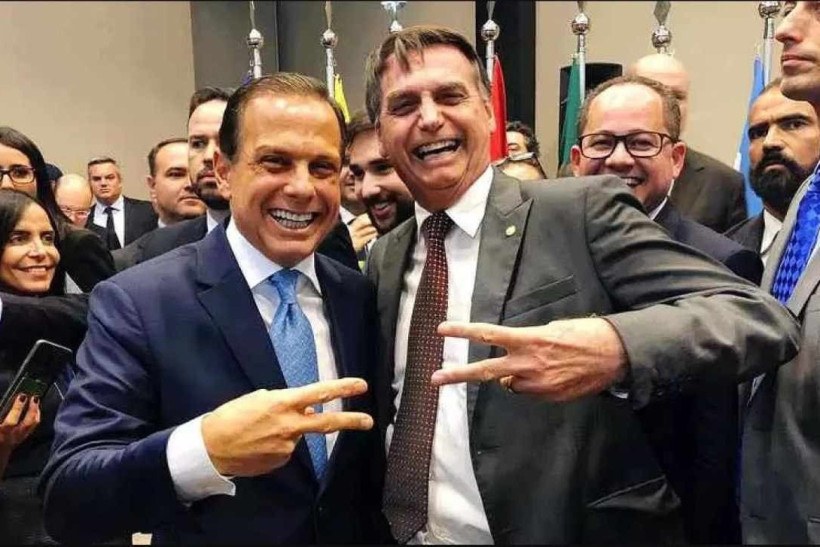 Bolsonaro ironiza desistência de Doria: 'Abro mão do cinturão do UFC'