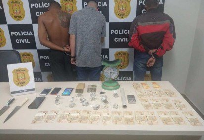 O trio foi preso em Ceilândia - (crédito: PCDF/Divulgação) O trio foi preso em Ceilândia - (crédito: PCDF/Divulgação)