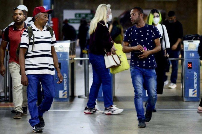 Taxa desta sexta (3/6) aponta que cada grupo de 100 brasilienses com a doença podem transmiti-la a outras 143 pessoas, em média - (crédito: Carlos Vieira/CB/D.A.Press) Taxa desta sexta (3/6) aponta que cada grupo de 100 brasilienses com a doença podem transmiti-la a outras 143 pessoas, em média - (crédito: Carlos Vieira/CB/D.A.Press)