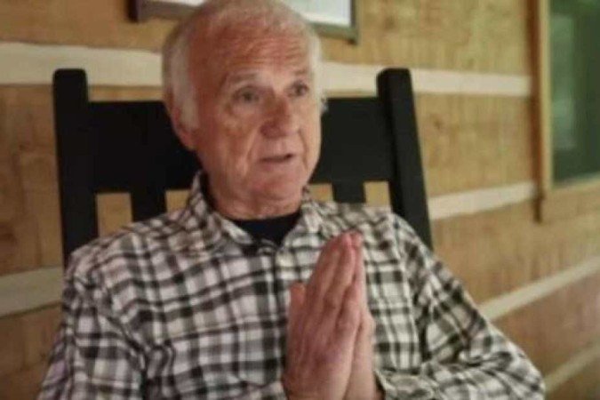Atualmente, além de atuar em filmes adultos, o idoso também atua como reverendo e cobra entre US$ 75 e US$ 375 para ministrar sessões de 'intimidade sagrada' - (crédito: Reprodução) Atualmente, além de atuar em filmes adultos, o idoso também atua como reverendo e cobra entre US$ 75 e US$ 375 para ministrar sessões de 'intimidade sagrada' - (crédito: Reprodução)