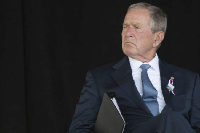 George W. Bush em um evento que marcou os ataques de 11 de setembro do ano passado -  (crédito: Getty Images)