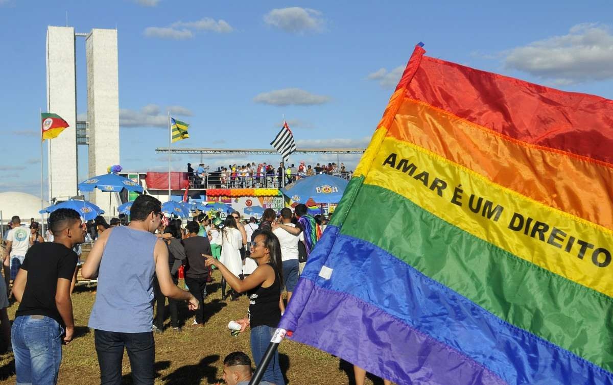 DF tem a maior proporção de brasileiros que se declaram homossexuais ou bi