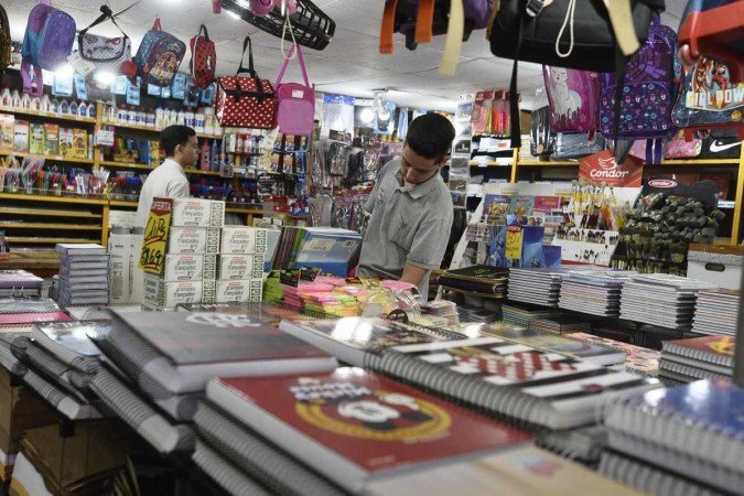  27/05/2022. Crédito: Minervino Júnior/CB/D.A Press. Brasil.  Brasilia - DF. Caderno especial do aniversário deTaguatinga. Escolar livraria e papelaria. Papelaria mais antiga do DF. Proprietário Roberto Martins.