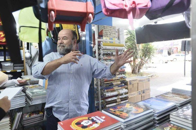  27/05/2022. Crédito: Minervino Júnior/CB/D.A Press. Brasil.  Brasilia - DF. Caderno especial do aniversário deTaguatinga. Escolar livraria e papelaria. Papelaria mais antiga do DF. Proprietário Roberto Martins.