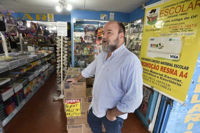  27/05/2022. Crédito: Minervino Júnior/CB/D.A Press. Brasil.  Brasilia - DF. Caderno especial do aniversário deTaguatinga. Escolar livraria e papelaria. Papelaria mais antiga do DF. Proprietário Roberto Martins.