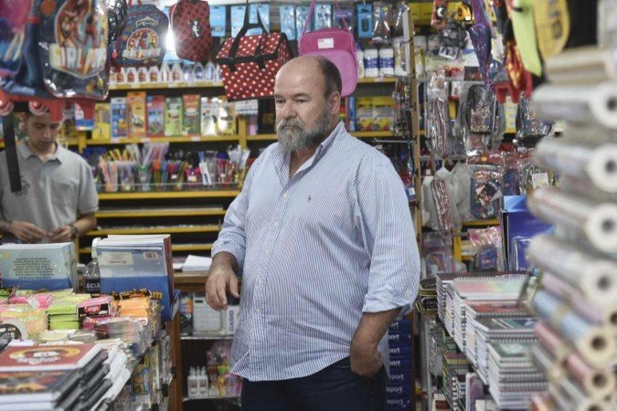  27/05/2022. Crédito: Minervino Júnior/CB/D.A Press. Brasil.  Brasilia - DF. Caderno especial do aniversário deTaguatinga. Escolar livraria e papelaria. Papelaria mais antiga do DF. Proprietário Roberto Martins.