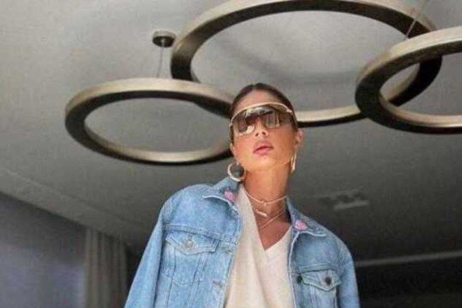 Revista - Guia das botas - A influenciadora Thassia Naves com o modelo cowboy