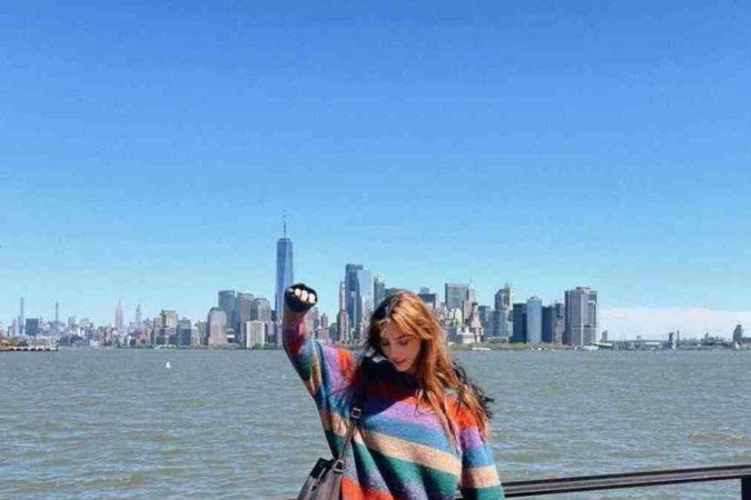 Revista - Guia das botas - influenciadora Marina Wilson usa um coturno