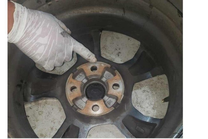 Vídeo mostra roda empenada após cliente recusar serviço em loja de pneus