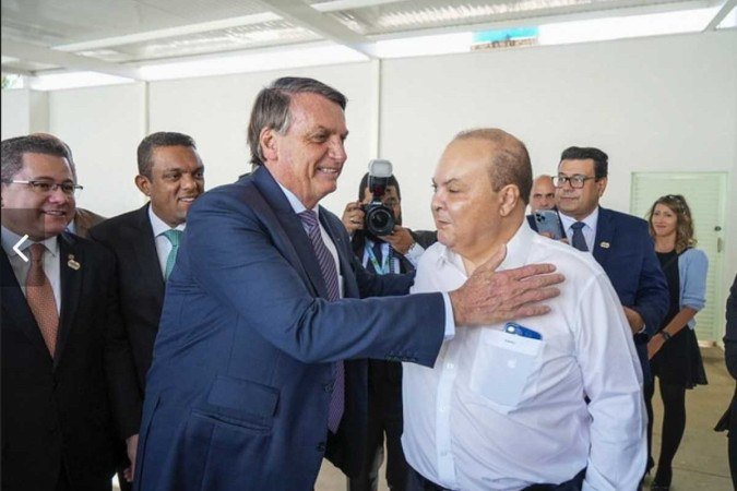 Coluna Eixo Capital - Descrição: Bolsonaro e Ibaneis se encontraram
na Convenção Nacional das Assembleias de Deus Ministério de Madureira (Conamad).

