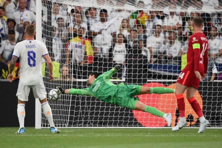 Goleiro belga Courtois foi um dos grandes nomes do Real Madrid na final da Liga dos Campeões contra o Liverpool