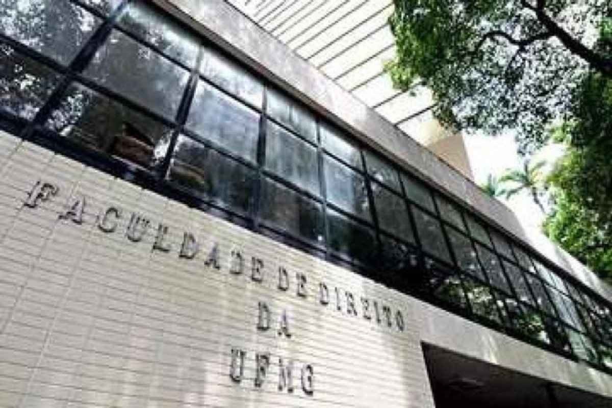 Professor da UFMG se recusa a usar máscara e alunos têm aula cancelada