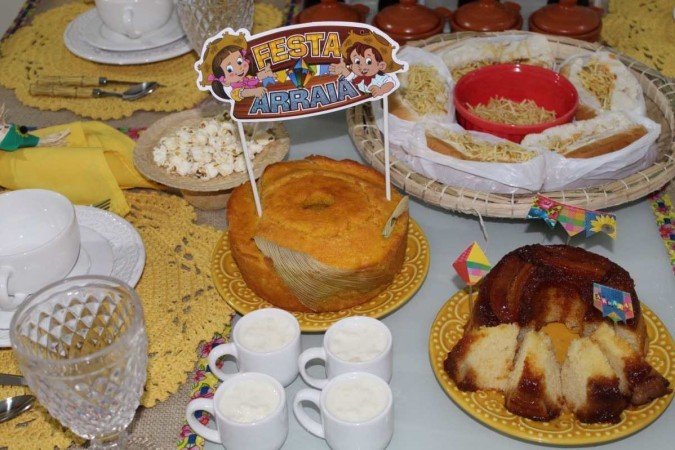  2022. Revista. Casa .Festa Junina. 
      