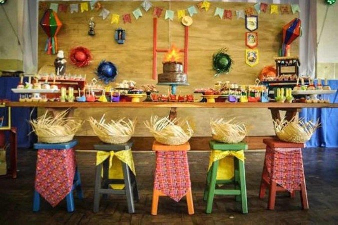  2022. Revista. Casa .Festa Junina. 
      