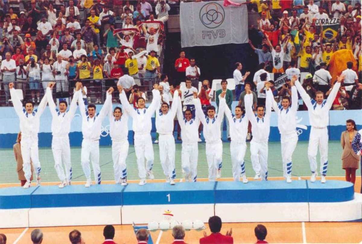 CBV homenageia os 30 anos do primeiro ouro olímpico do vôlei nacional