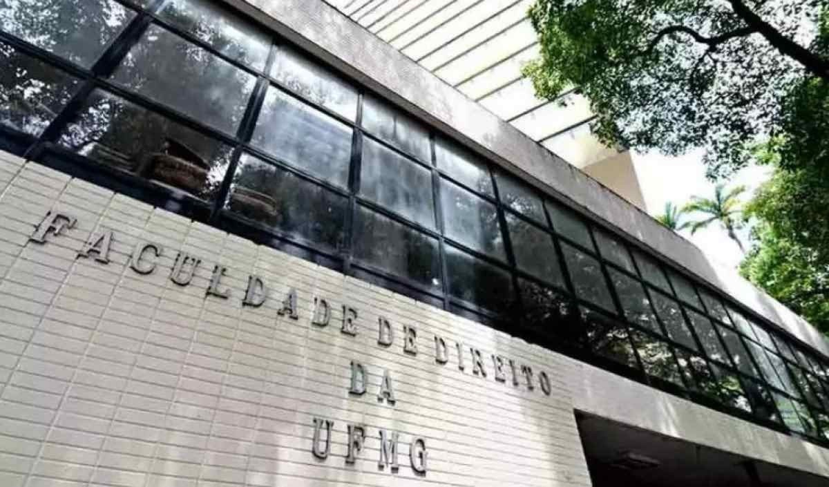 Professor da UFMG se recusa a usar máscara e alunos têm aula cancelada