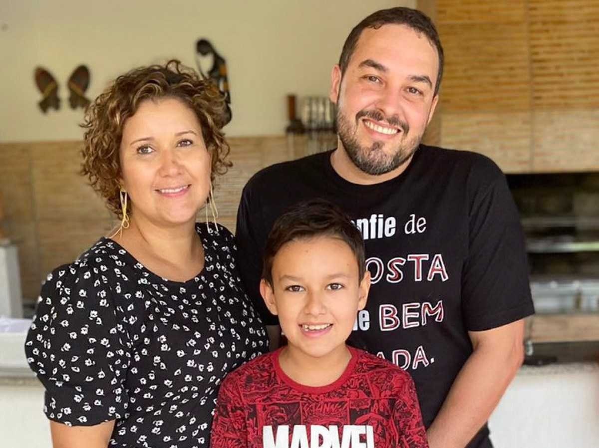 Murilo Martins Teixeira é  filho único  de Viviane Martins  e Gabriel Estevam Martins Teixeira: rede familiar para conviver com o autismo