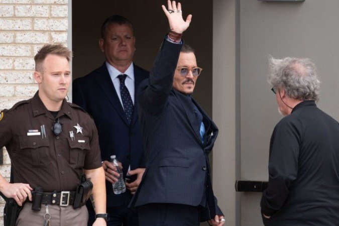 Advogados de Johnny Depp tentaram inverter os papéis de agressor e vítima no julgamento - (crédito: Getty Images) Advogados de Johnny Depp tentaram inverter os papéis de agressor e vítima no julgamento - (crédito: Getty Images)