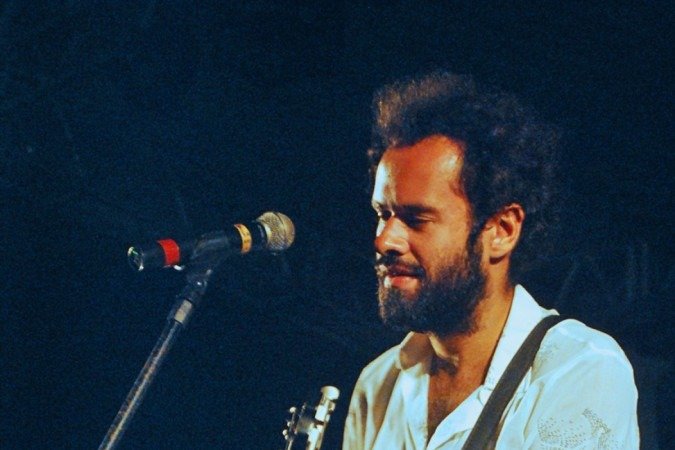  Marcelo Jeneci se apresenta na Infinu
      