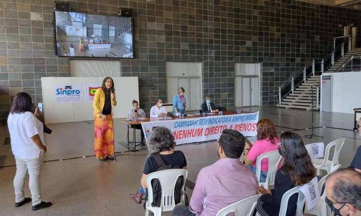 Professores da rede privada decidem entrar em greve por tempo indeterminado