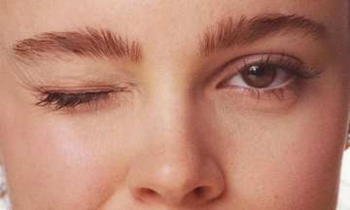 Para prevenir o olho seco, diante de telas, pisque voluntariamente e descanse olhando par um ponto distante a cada 20 minutos