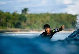 Surfe: Medina, Jadson e Filipinho seguem atrás do título em G-Land