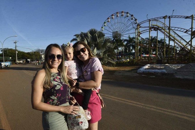 Marcela Teixeira, Estefânia e a pequena Marina: sofrendo com a seca
