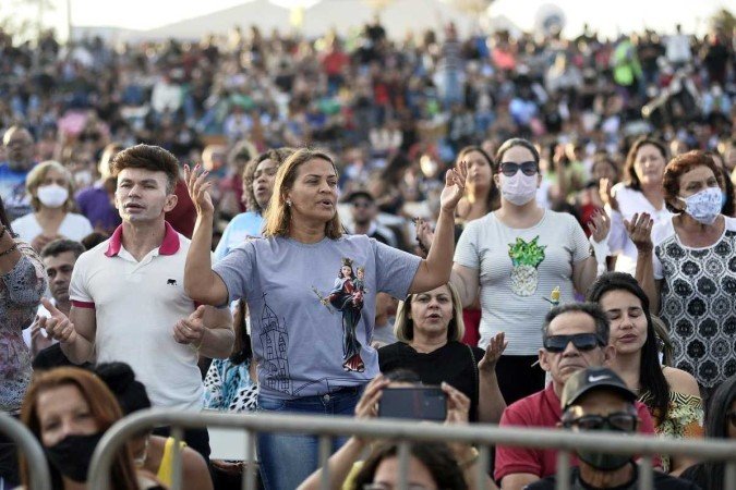 Luci de Oliveira, 48 anos, acompanha as festividades há 20 anos - (crédito: Minervino Júnior/CB/D.A.Press) Luci de Oliveira, 48 anos, acompanha as festividades há 20 anos - (crédito: Minervino Júnior/CB/D.A.Press)