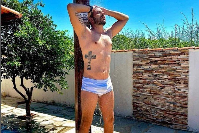O ex-brother detalhou que a falsidade da imagem ficou óbvia ao não retratar uma tatuagem que o homem tem na virilha - (crédito: Reprodução/Instagram/@afiune_caio) O ex-brother detalhou que a falsidade da imagem ficou óbvia ao não retratar uma tatuagem que o homem tem na virilha - (crédito: Reprodução/Instagram/@afiune_caio)