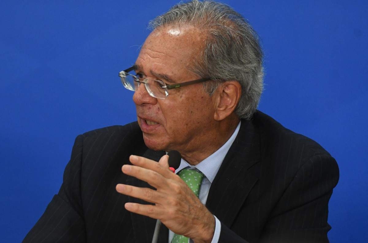 Fake: Paulo Guedes propôs corte de salário e aposentadorias