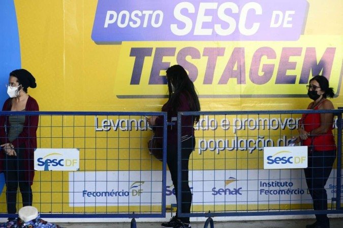  07/06/2022 Crédito: Marcelo Ferreira/CB/D.A Press. Brasil. Brasilia - DF -  Rodoviária do Plano Piloto. Posto de testagem para Covid.