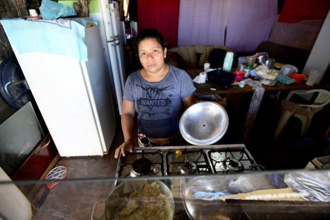 Pesquisa diz que 33 milhões de pessoas am fome no Brasil. Erika Priscila Souza Cabral , moradora do Bairro Santa Luiza na Cidade Estrutural. - (crédito: Marcelo Ferreira/CB/D.A Press) Pesquisa diz que 33 milhões de pessoas am fome no Brasil. Erika Priscila Souza Cabral , moradora do Bairro Santa Luiza na Cidade Estrutural. - (crédito: Marcelo Ferreira/CB/D.A Press)