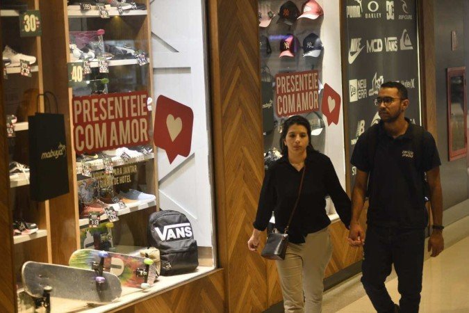  08/06/2022. Crédito: Minervino Júnior/CB/D.A Press. Brasil.  Brasilia - DF. Expectativa dde vendas do comércio para o Dia dos Namorados no Conjunto Nacional.