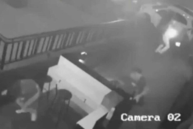 Homem abriu fogo em boate de Patos de Minas no último sábado (4) - (crédito: Reprodução / Redes Sociais) Homem abriu fogo em boate de Patos de Minas no último sábado (4) - (crédito: Reprodução / Redes Sociais)