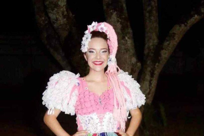 Empolgada, a Juliana não vê a hora de dançar a quadrilha