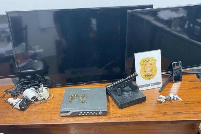 PCDF recuperou diversos eletrônicos furtados nas casas dos criminosos - (crédito: PCDF/Divulgação) PCDF recuperou diversos eletrônicos furtados nas casas dos criminosos - (crédito: PCDF/Divulgação)