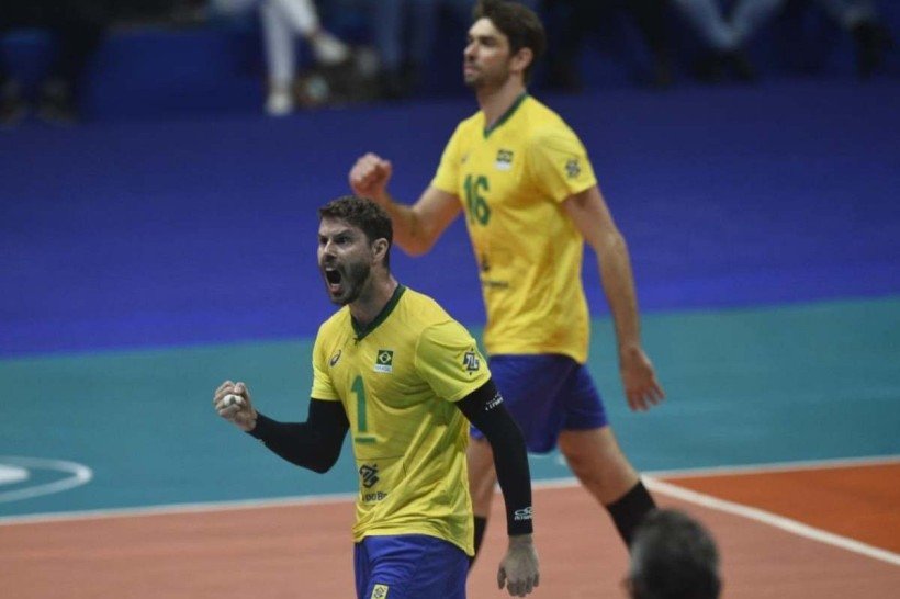 Capitão Bruninho vibra no Ginásio Nilson Nelson