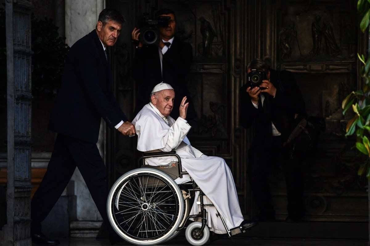 Papa Francisco cancela visita ao Sudão do Sul e RDC por problema no joelho