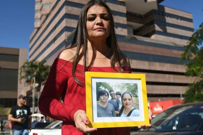  09/06/2022. Crédito: Ed Alves/CB/D.A Press. Brasil. Brasília - DF. Cidades. Arvore de mais de 20 metros caiu sobre um adolescente no Parque da Cidade. Na foto a mae Luciane Rodrigues - Pedro Michel. 