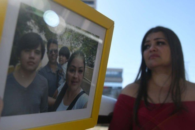  09/06/2022. Crédito: Ed Alves/CB/D.A Press. Brasil. Brasília - DF. Cidades. Arvore de mais de 20 metros caiu sobre um adolescente no Parque da Cidade. Na foto a mae Luciane Rodrigues - Pedro Michel. 