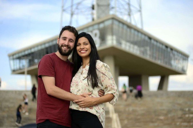 Vanessa e Diego se conheceram dentro de um ônibus, em 2013 - (crédito: Marcelo Ferreira/CB/D.A Press) Vanessa e Diego se conheceram dentro de um ônibus, em 2013 - (crédito: Marcelo Ferreira/CB/D.A Press)