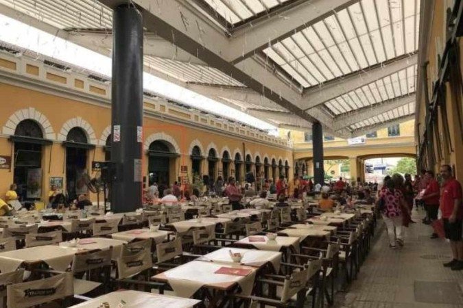 Foto do Mercado Público de Florianópolis, em Santa Catarina. Disponível em: https://guia.melhoresdestinos.com.br/mercado-publico-de-florianopolis-65-440-l.html 