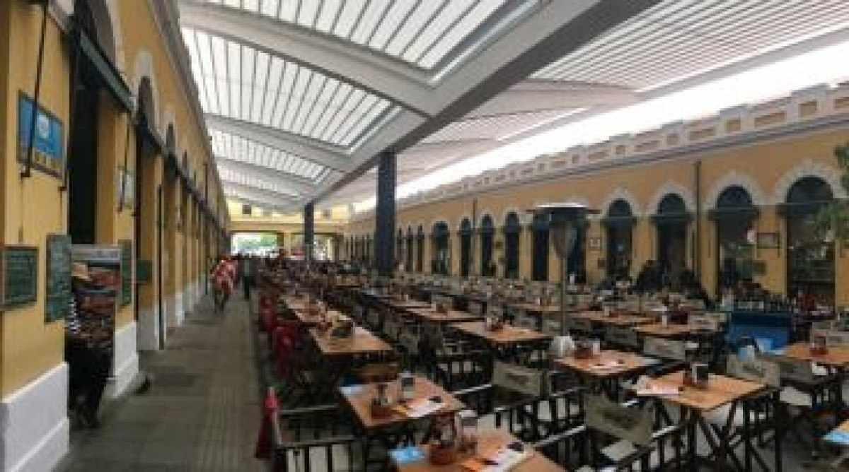Espaço do Mercado Público de Florianópolis e está disponível no Portal Municipal de Turismo da cidade: https://turismo.pmf.sc.gov.br/o-que-fazer/item/mercado-publico.