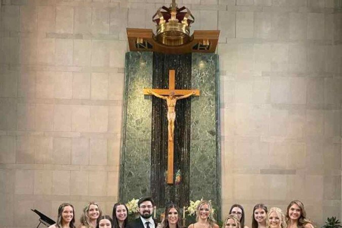 Tradição nos EUA: os noivos e as best friends da noiva