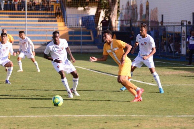 Hernane Brocador foi decisivo no primeiro tempo deste sábado na vitória do Brasiliense contra o Grêmio Anápolis - (crédito: Foto: Jessika Lineker/Distrito do Esporte) Hernane Brocador foi decisivo no primeiro tempo deste sábado na vitória do Brasiliense contra o Grêmio Anápolis - (crédito: Foto: Jessika Lineker/Distrito do Esporte)