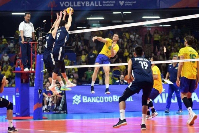  O Brasil esbarrou no fortíssimo bloqueio da China na matinê de ontem, no Nilson Nelson: duas derrotas consecutivas na despedida de de Brasília. A outra havia sido contra os EUA